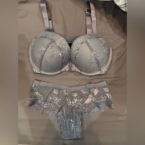 NWT Victoria Secret matching set bra & panty 34D & XS ** read description **